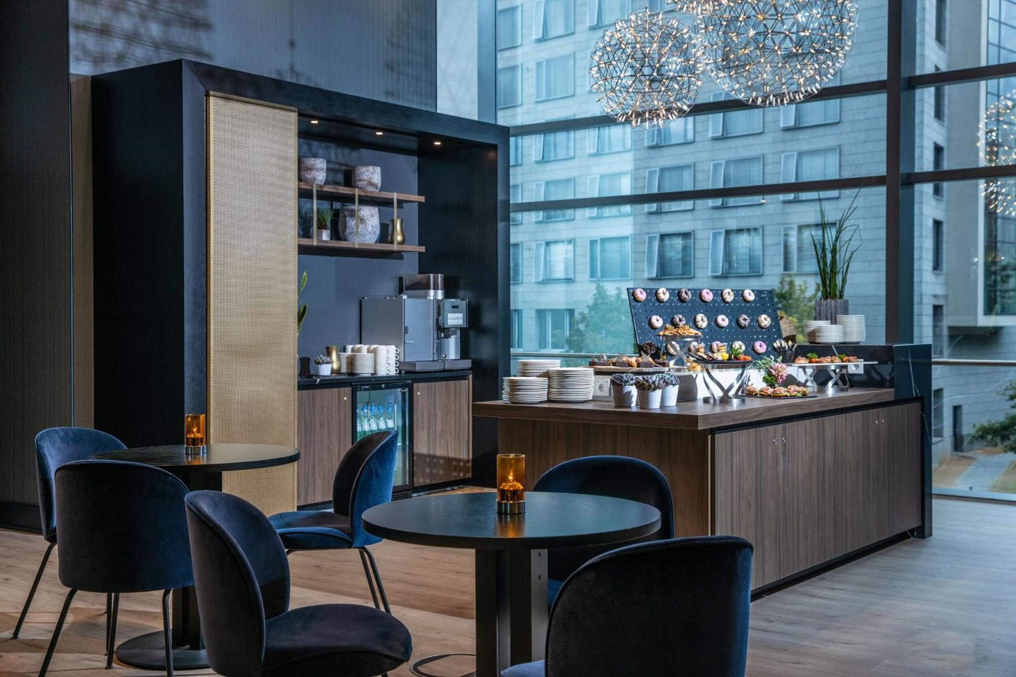Radisson Blu Hotel Frankfurt Francoforte sul Meno Esterno foto